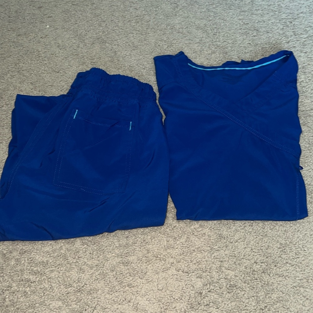 Scrub set